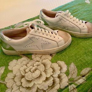 Steve size 10 women’s off white shoe